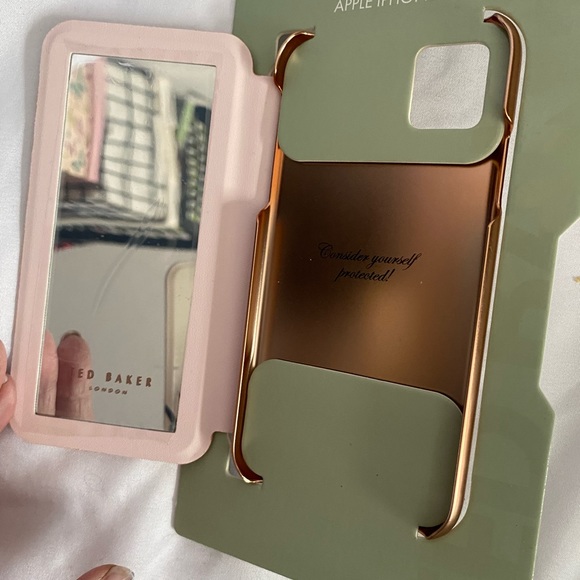 Ted Baker I phone gold tone / gold sparkle case new - Picture 3 of 5